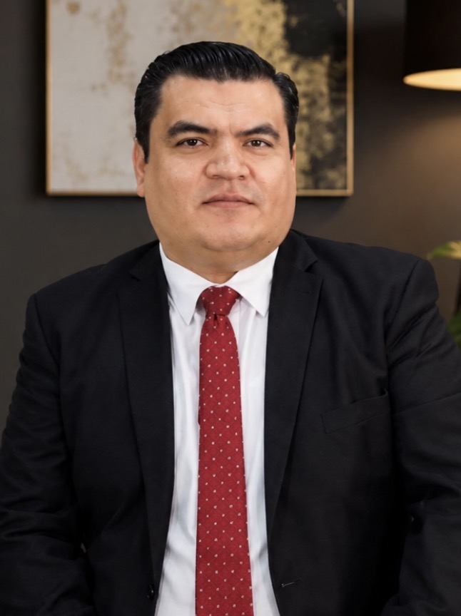 Lic. Carlos Águila
